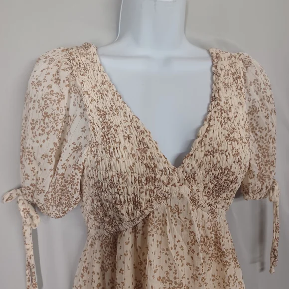 SIENNA SKY Floral Dress Gold Print Smocked Short Sleeve A Line Mini Cream Dress - Picture 3 of 10